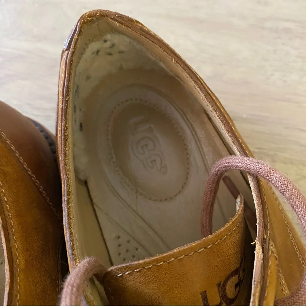 UGG Men’s Light Brown Leather Oxford Toe Shoes – Size 9